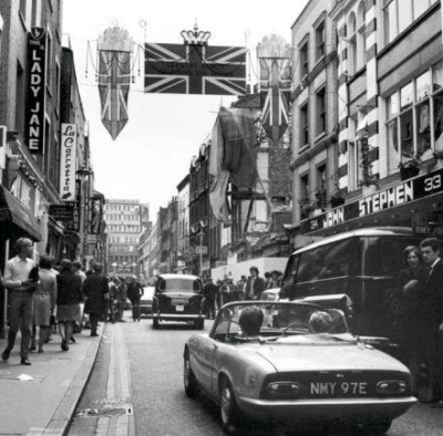 33-34 Carnaby Street 1968.jpg. Click on the picture to enlarge